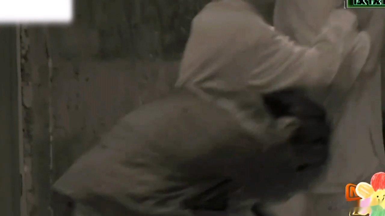 张真源像个叉车把许凯大张伟铲走了许凯大张伟是被张真源顶到墙角的哈哈哈哈哈哈哈是真