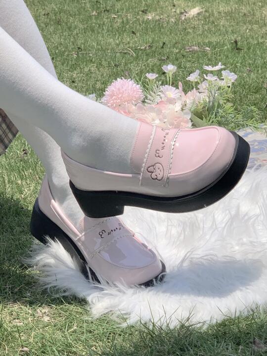 拜托 女孩子真的拒绝不了粉色制服鞋🎀