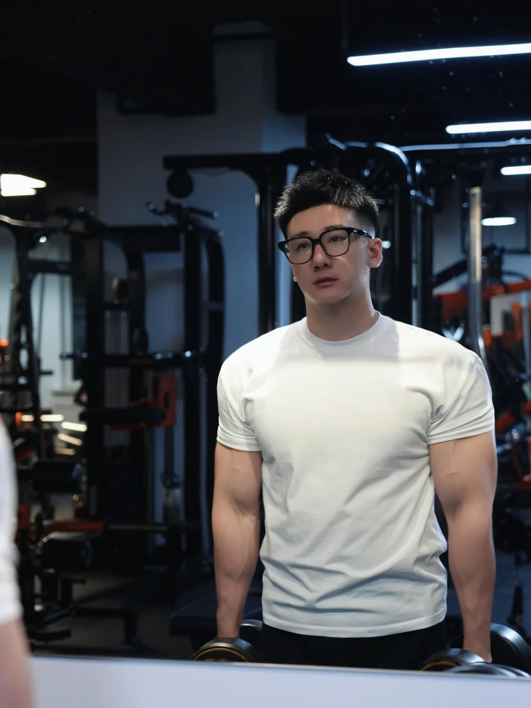 白T撑爆！内蒙男人手臂训练🏋🏻️‍♂