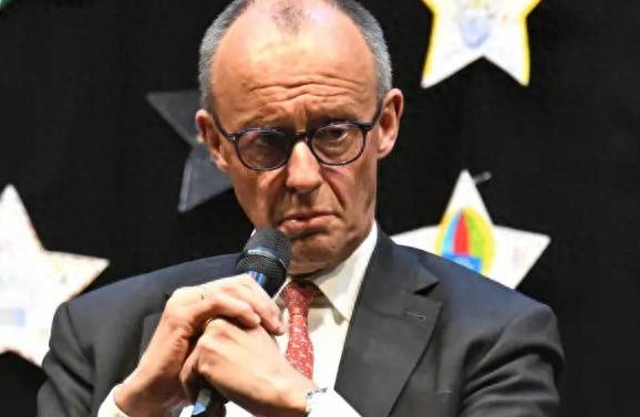 中东乱局捂不住了，德国总理直接公开放狠话：整个美国都被伊朗狠狠拿捏并羞辱，一点面