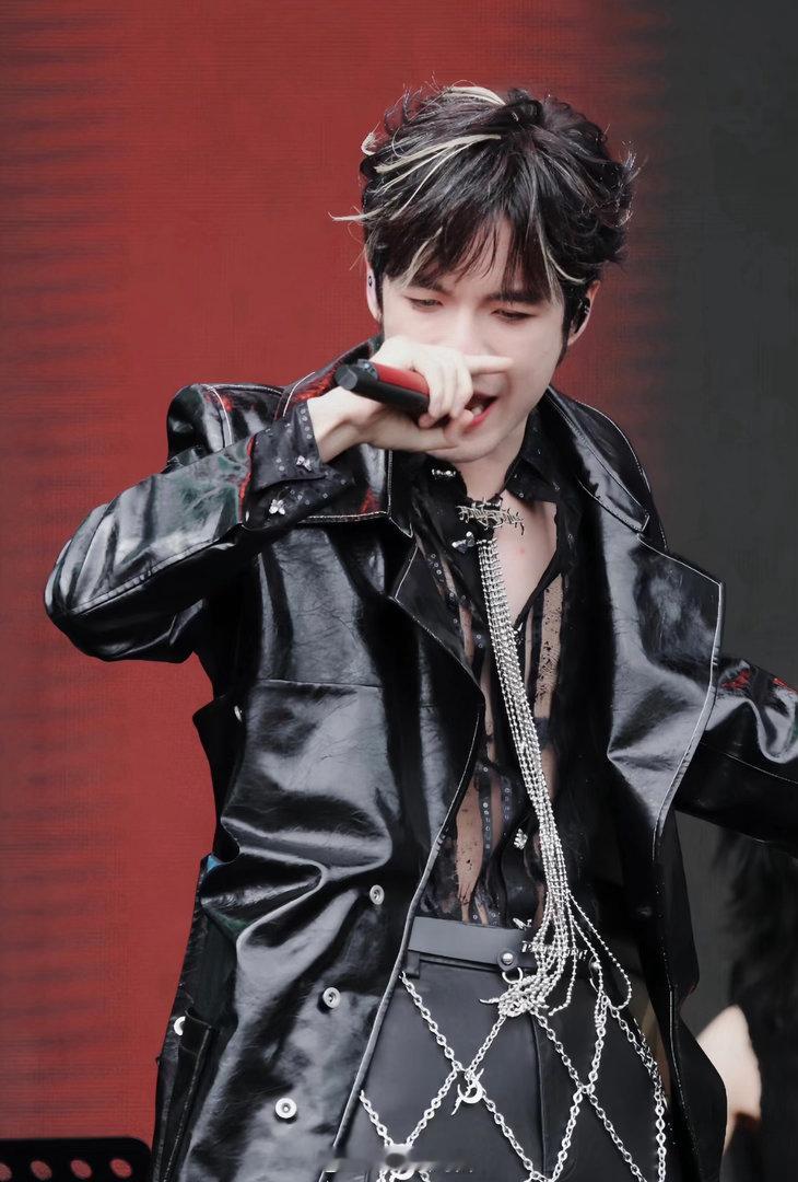 袁一琦张颜齐傻傻分不清张颜齐以为袁一琦粉丝在叫我谁被名字读音相似度整破防了！袁一