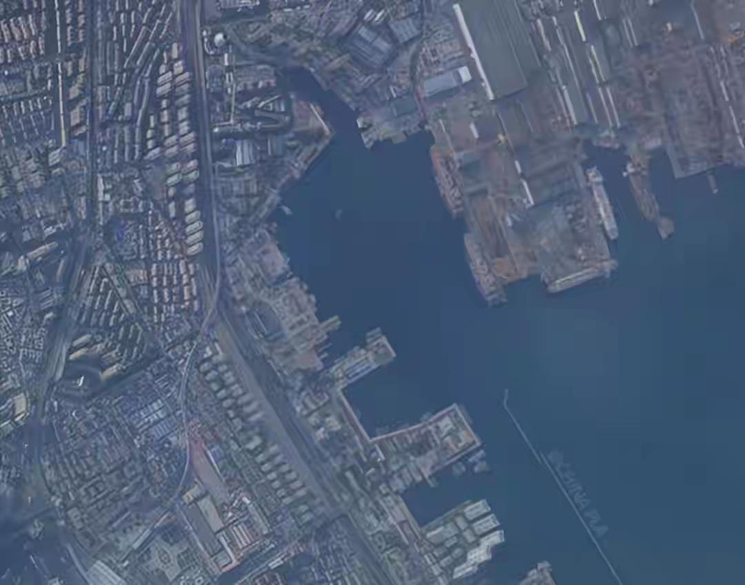 一边福建舰正要列装，一边004号已经让
美国《军事观察》杂志惊呼一旦建成，将在排