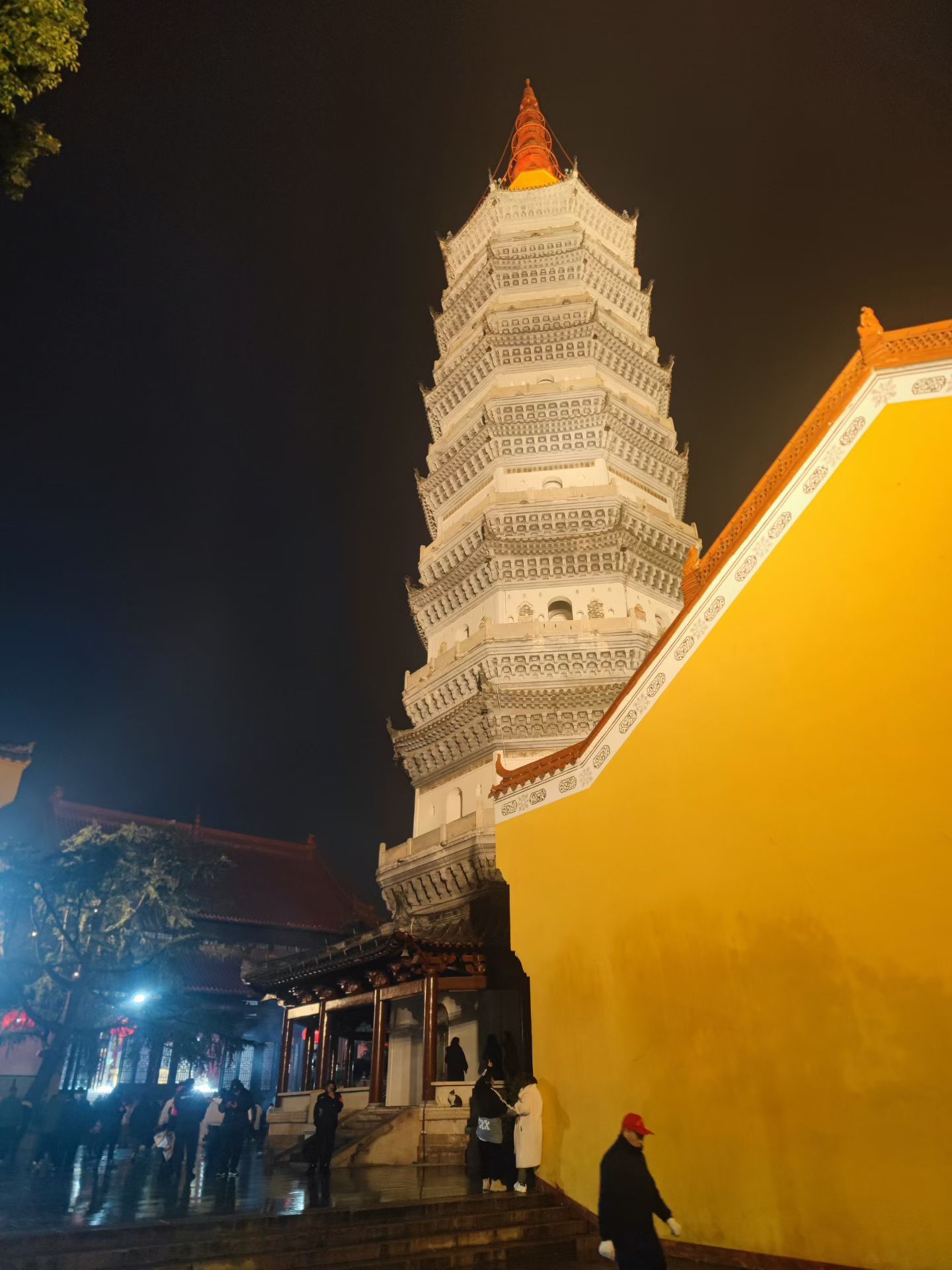 一岁一平安，祝老铁们各位好友⬇️🐎 一马当先，前程似锦🐎 马到成功，万事顺意