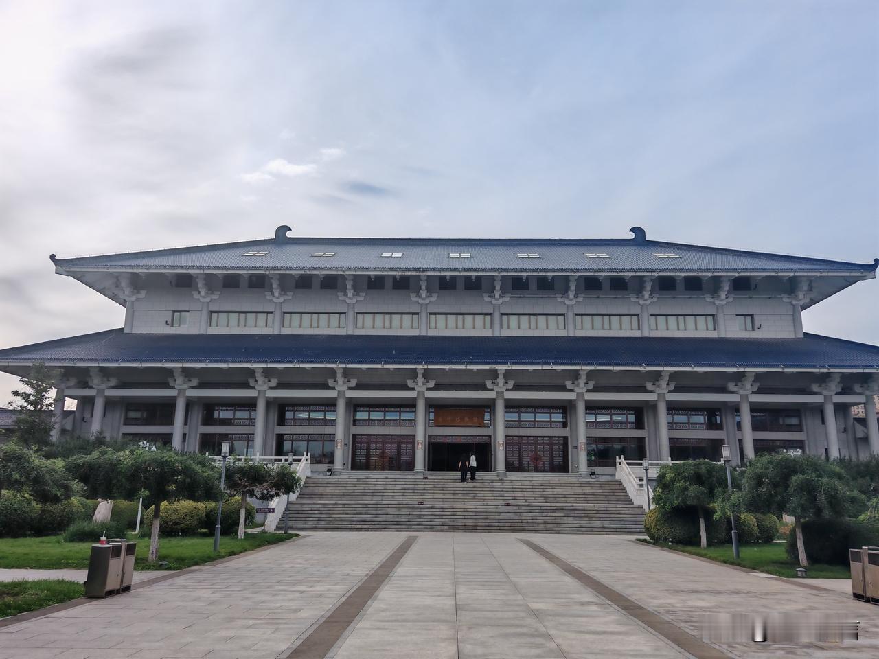 老两口山西自驾游之途经赤峰
人们都说40年看深圳，100年看上海，1000年看北