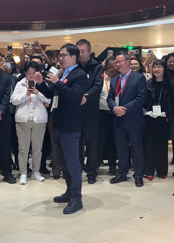 高瓴投资张磊：和靠谱的人，做有意思的事情

近日，高瓴投资创始人兼首席执行官张磊