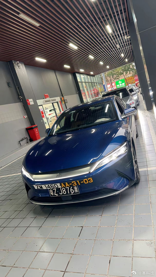 广东这边三地牌大奔可能很常见，三地牌汉我还是第一次见。 