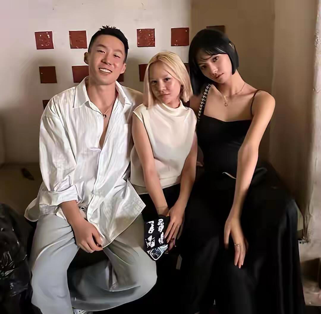 曝白鹿新经纪人大雷网传白鹿新经纪人是大雷，科普一下大雷：业内公认的“金牌经纪人”