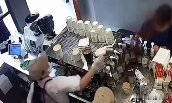 Manner就店员与顾客发生冲突进行道歉了！声称接下来会加强培训与教育，看到了一