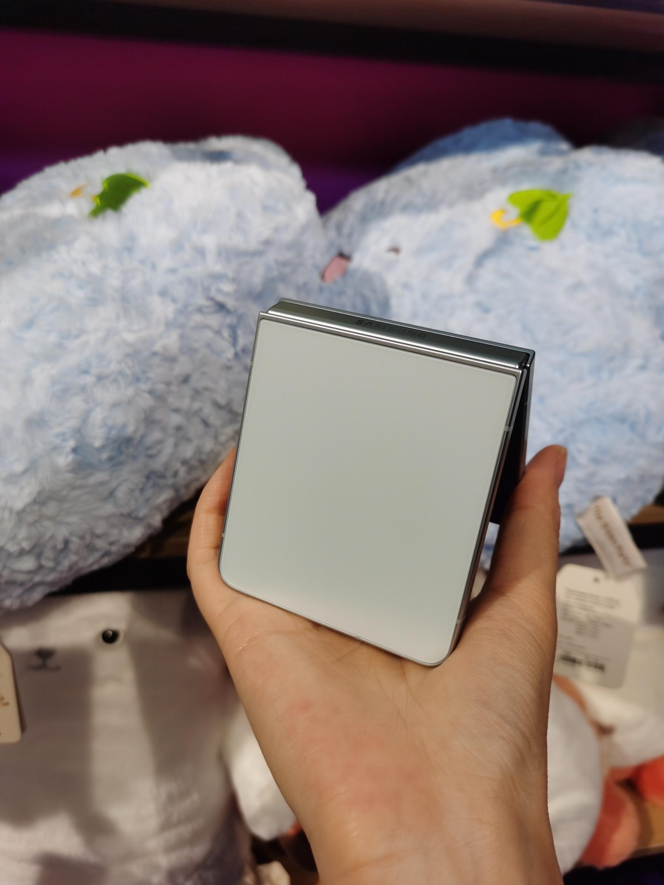 谁没被三星Z Flip7好运机的AI解题惊艳到！轻薄机身握感好，辅导作...