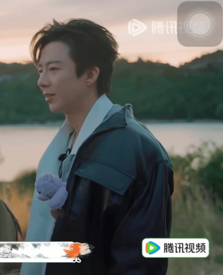 刘宇宁地球超新鲜 。刘宇宁海飞丝品牌代言人 ﻿ 。摩登兄弟[超话]  早上好呀?