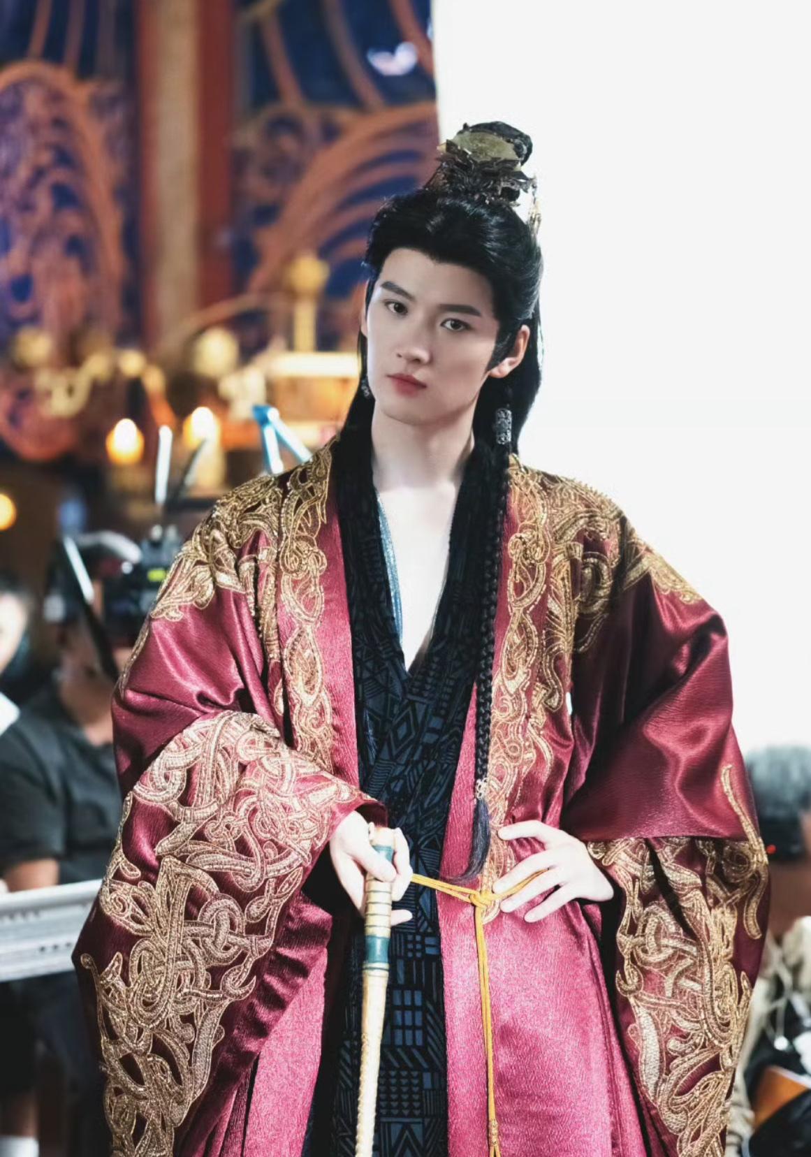 还记得《一笑随歌》演疯批皇上夏静炎的秦天宇吗☝️
风头一时甚至盖过了主演🤷‍♀