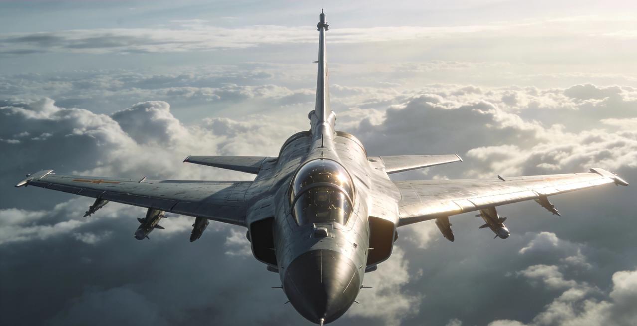 歼-10“贴身”逼退外机
 
在祖国领空的常态化战备巡航中，中国空军歼-10战机