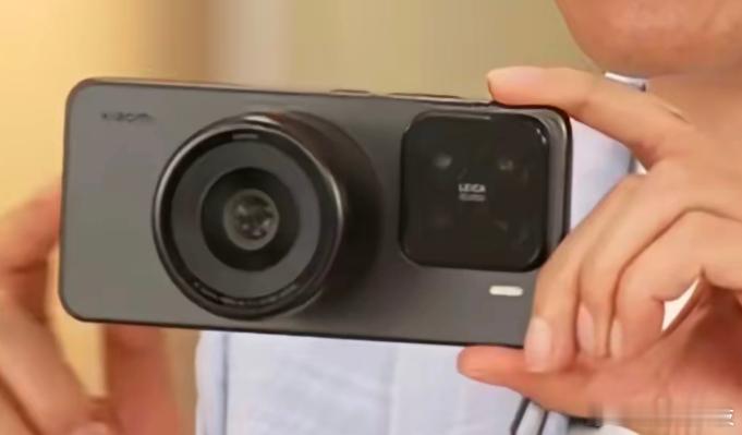 小米磁吸镜头被曝已启动量产计划 顺利的话，今年应该就可以见到，可以保持期待。手机