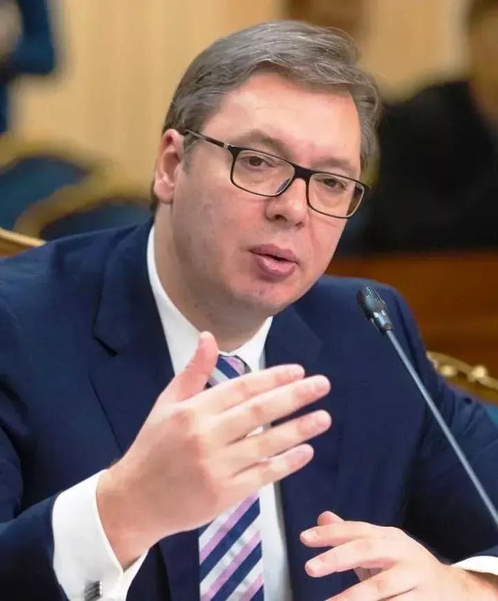 谁家的鸡进谁家的笼！武契奇已经向美国靠拢了，这是俄罗斯最不愿意看到的事，曾经多少