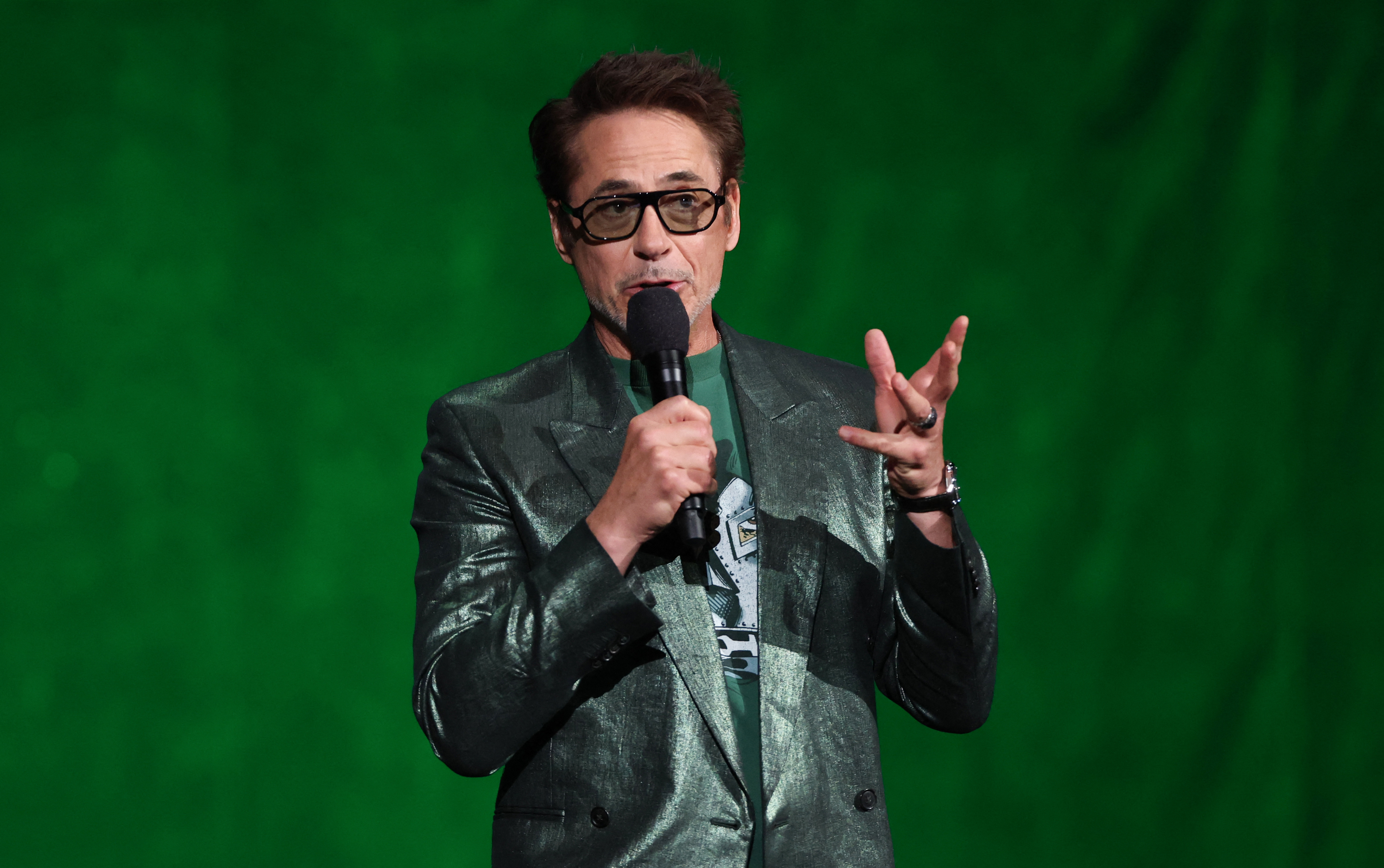 你糖这表情可可爱爱！今天唐尼现身《复联5》活动。 