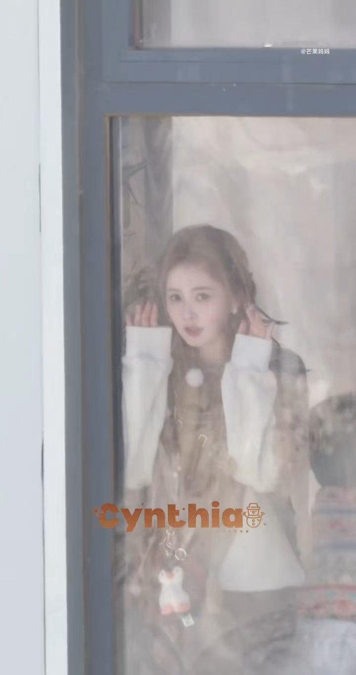 白鹿造型也太精致了吧，像玻璃橱窗里的漂亮洋娃娃！ 