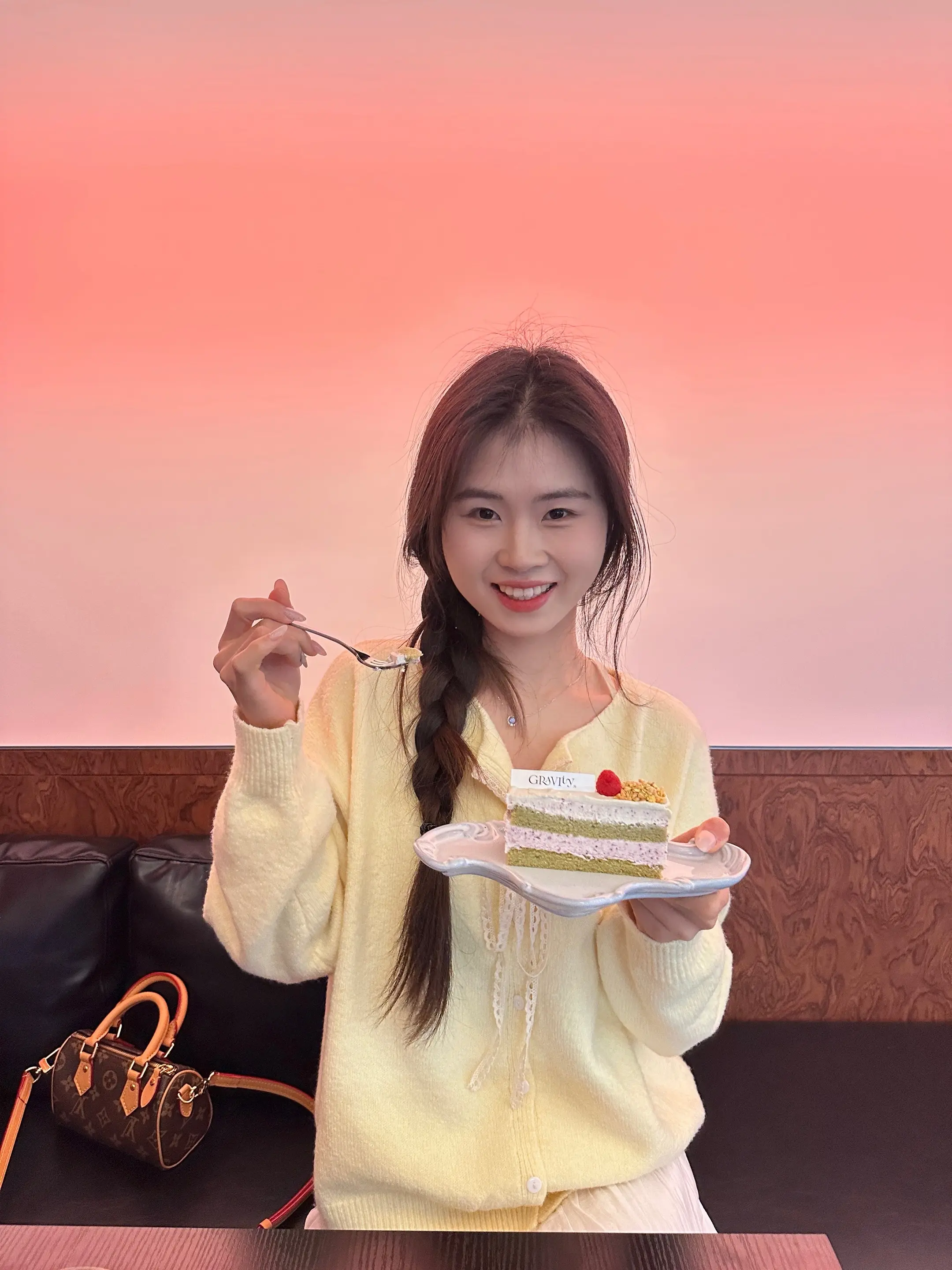 可是我已经24了，换个人再爱2年，我就26岁了。晚婚和闪婚，喜欢和合适...