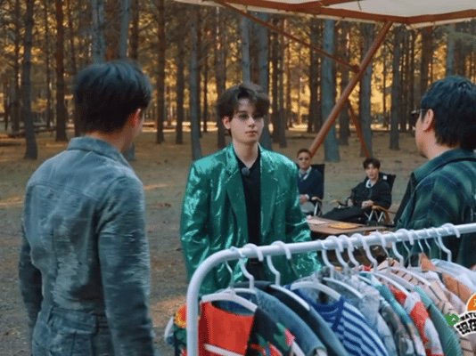 这一套红配绿给小胡整得多少有点帅气了啊，腾哥安宇真是奇迹暖暖上了，一点没使坏啊 