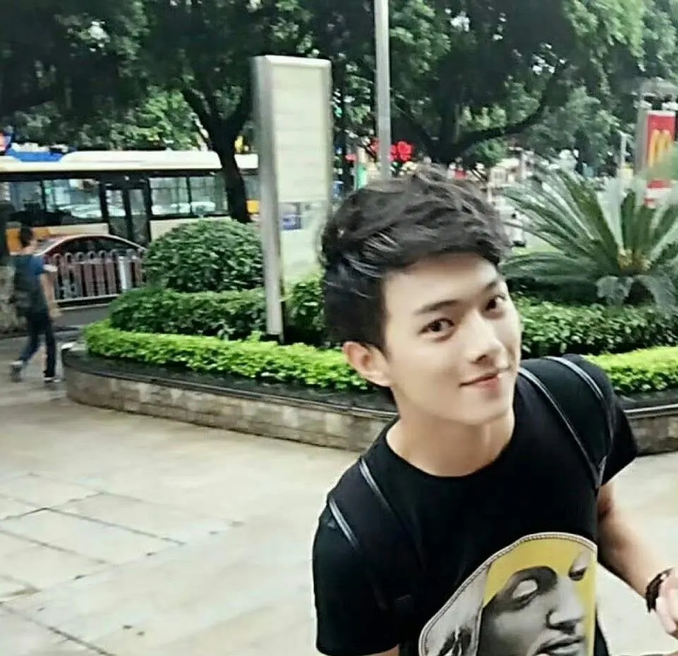 来看看新的艺考生许凯颜值怎么样？188模特十头身 ​​​