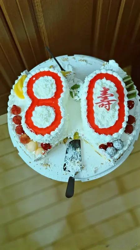 1. 八十岁又怎样？嗓子里还藏着少年的光，唱首喜欢的歌，日子慢悠悠，快乐坦荡荡～