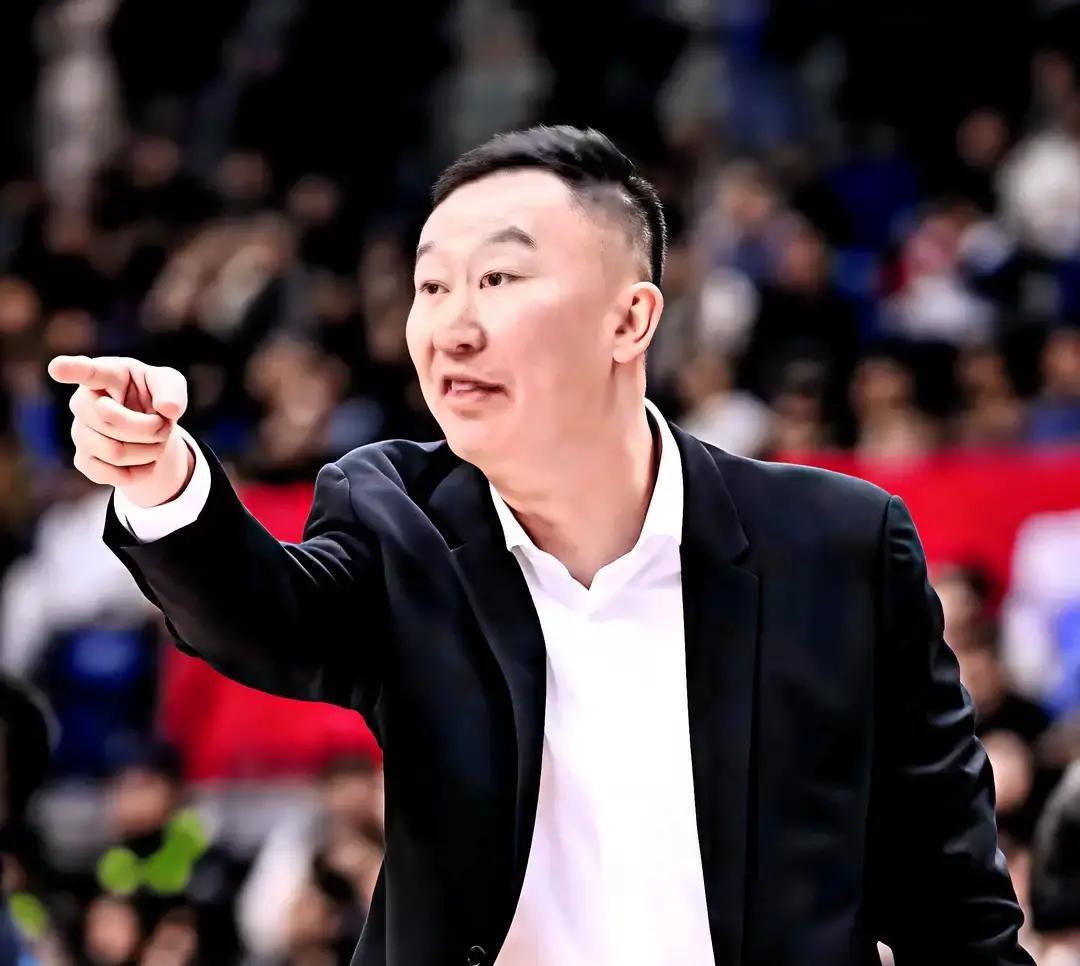 齐鲁德比最后30秒，青岛外援一挑三反杀
 
山东主场鸦雀无声。110比105，青