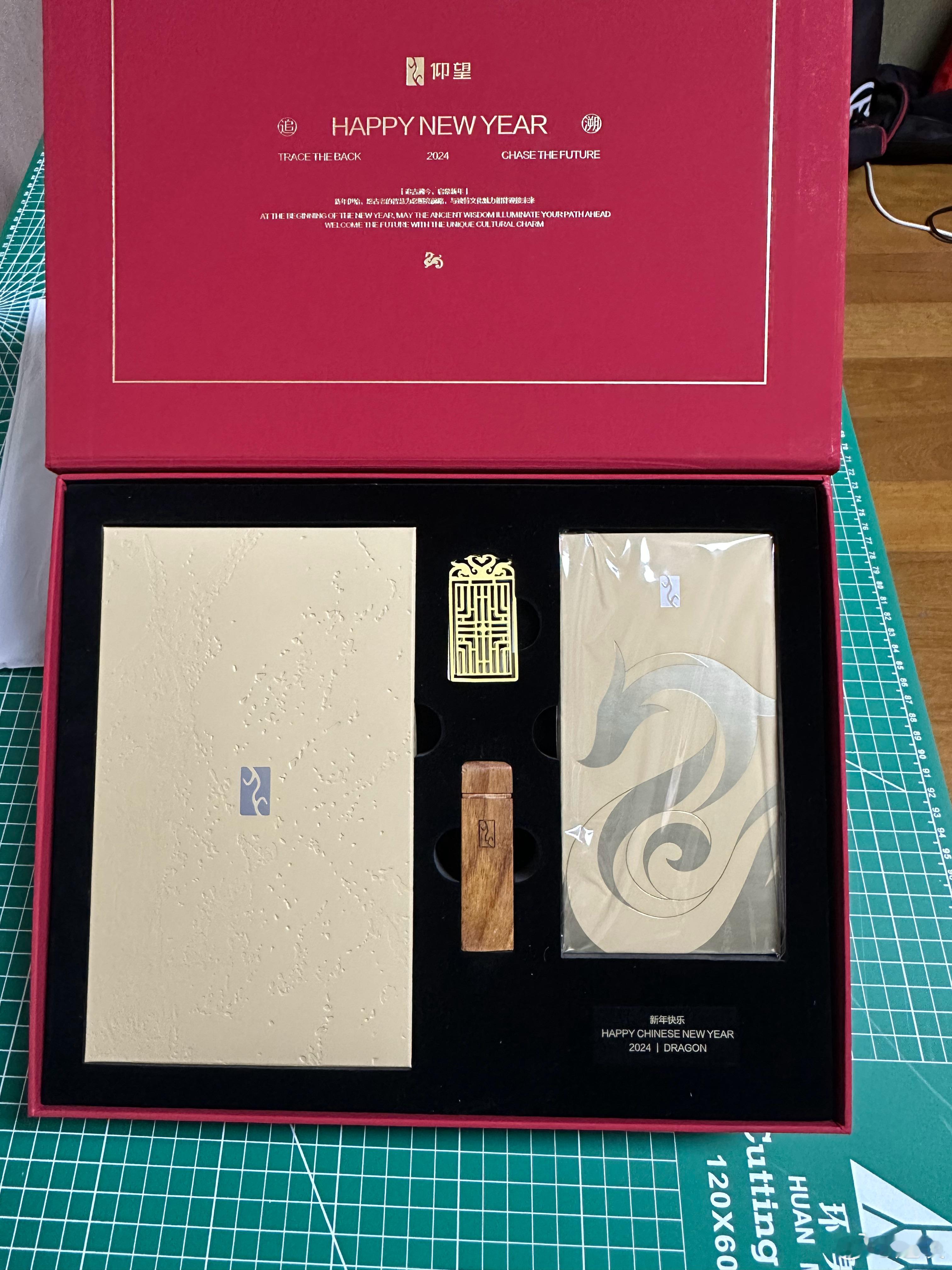 同事突然发现，办公室还有个仰望礼盒一直没抽奖，还是老规矩，点赞抽一个粉丝送～ ​