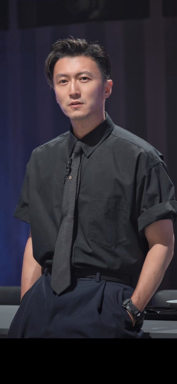 吴镇宇谢霆锋 我早就把你看穿了谢霆锋的破碎感与吴镇宇的洞悉感眼神里全是戏，看得人