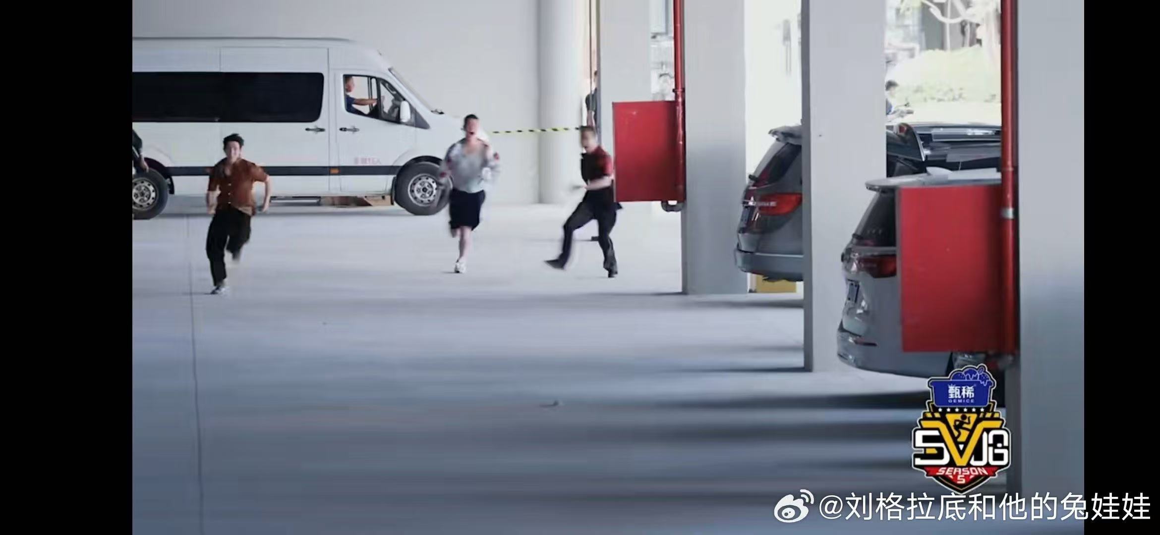 张子贤人在追策略在飞 哈哈哈哈！张子贤追人追出“灵魂出窍”的既视感！策略在“神游