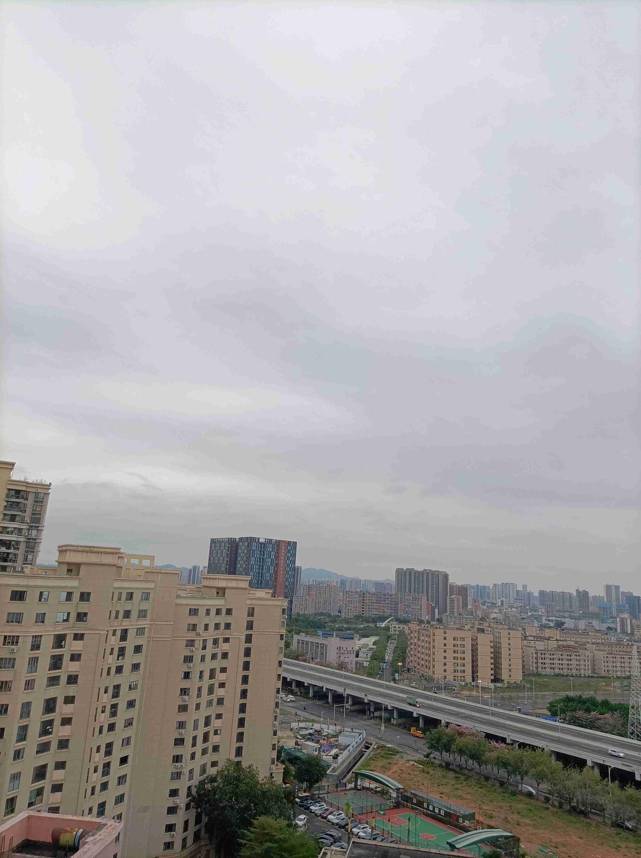 我的今日状态：😁轻松愉快
我这里的天气：⛈️雷雨:深圳今日阴转雷阵雨，气温20