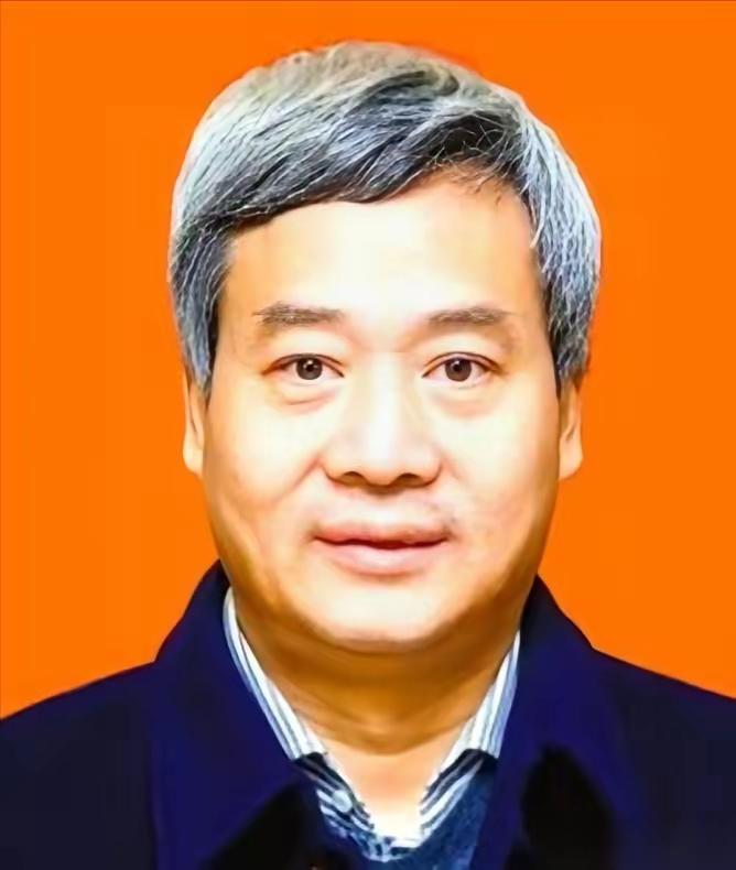 有人把善良活成了一辈子的执念。
 
河南医生宋兆普，在孤儿院义诊时，摸到孩子薄如