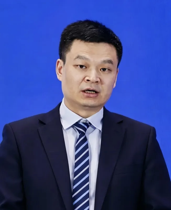 运营商迎来重大人事调整，原中国移动市场经营部总经理邱宝华，提任中国联合网络通信集