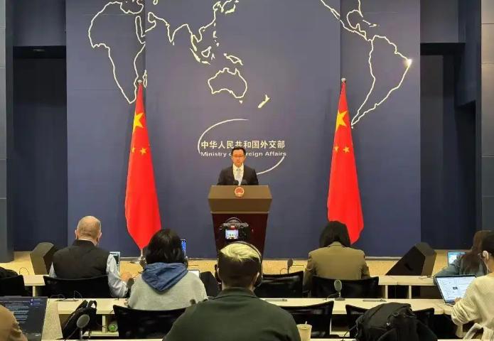 中国正式亮剑！7月12日，美国、菲律宾、日本等14国借南海仲裁案所谓“裁决”出台