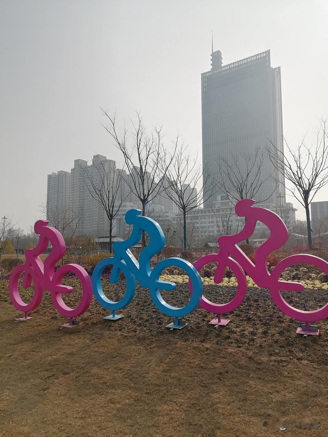 实际上就是自我安慰，你看看风大雨多的香港楼市，都是50到70层的高层住宅，电梯质