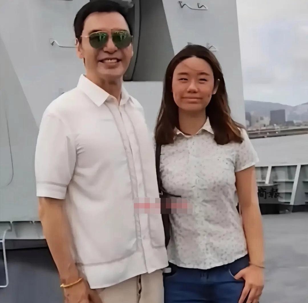 大帅哥钟镇涛16岁女儿，会不会太普通了，有点可惜了父母的高颜值！ 