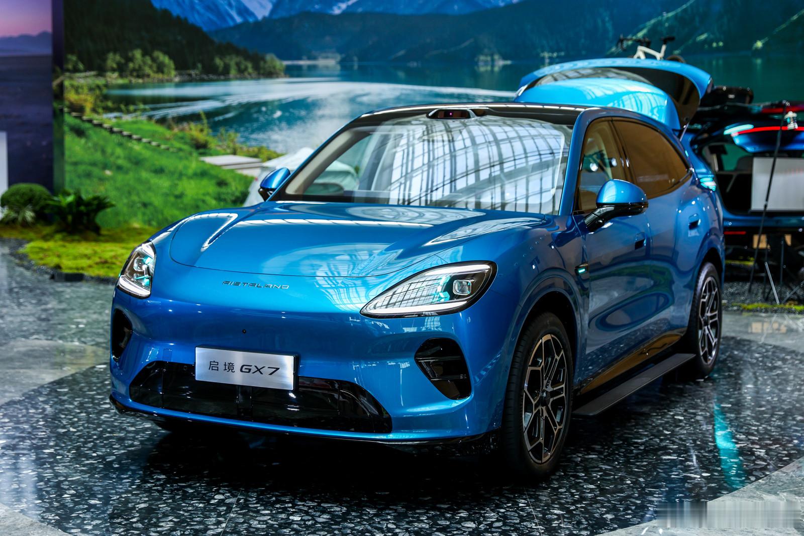 启境GX7今天开启预售，官方把它叫“阔五座智能百变SUV”。启境GX7行业首发阔