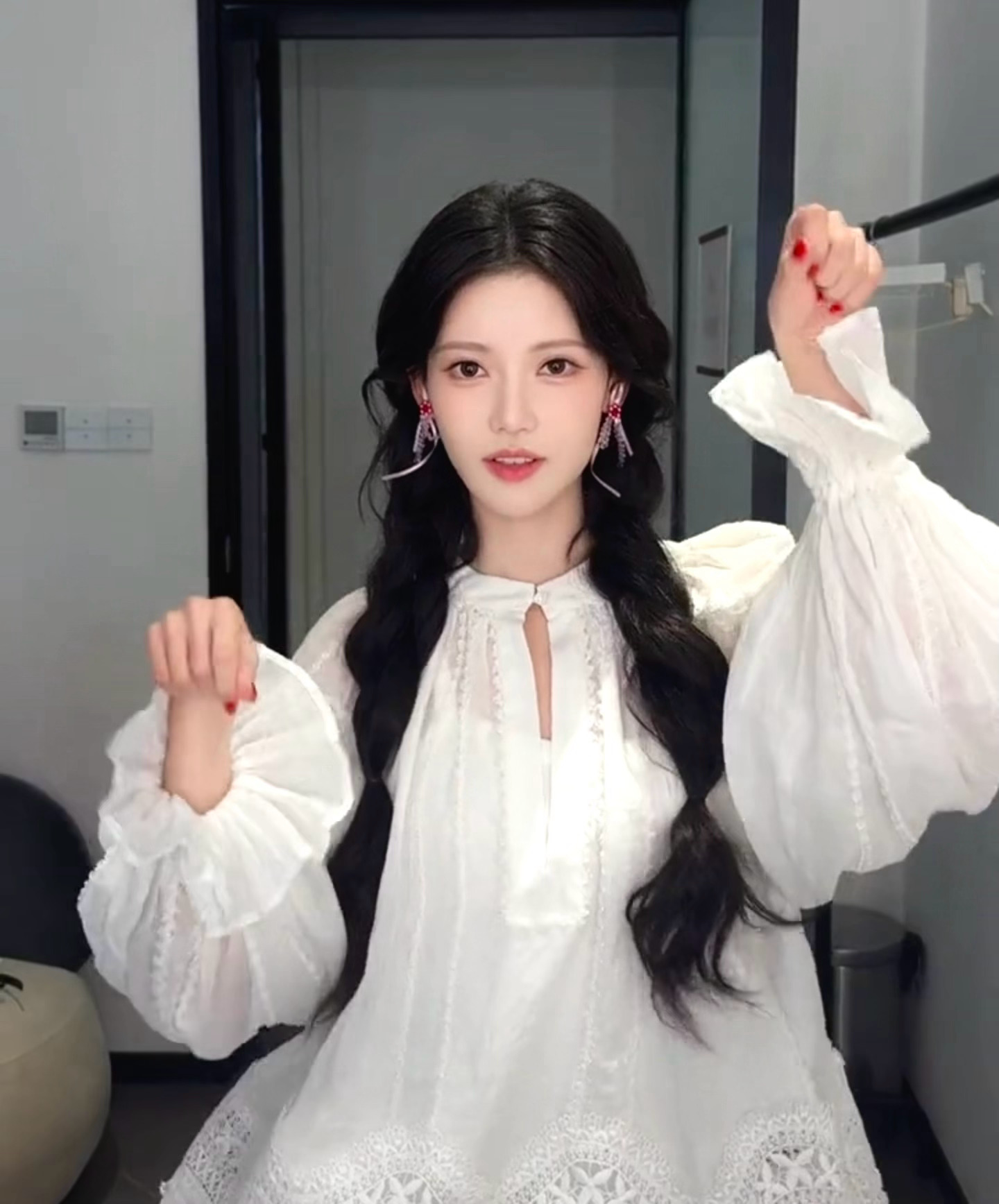 孙珍妮   青年演员孙珍妮 太爱姐姐了要怎么办呢