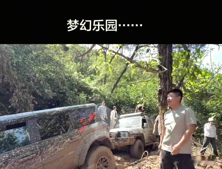 车一身泥泞，人一身泥泞，一般人遇到这种情况一定会捶胸顿足，懊恼不已吧。可是这事搁