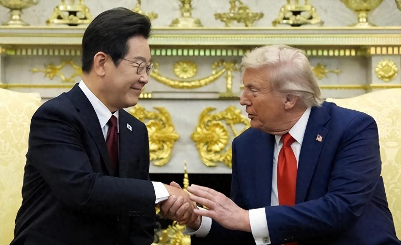 当地时间25日，特朗普在白宫会晤到访的韩国总统李在明，特朗普明确提出，要求把一些