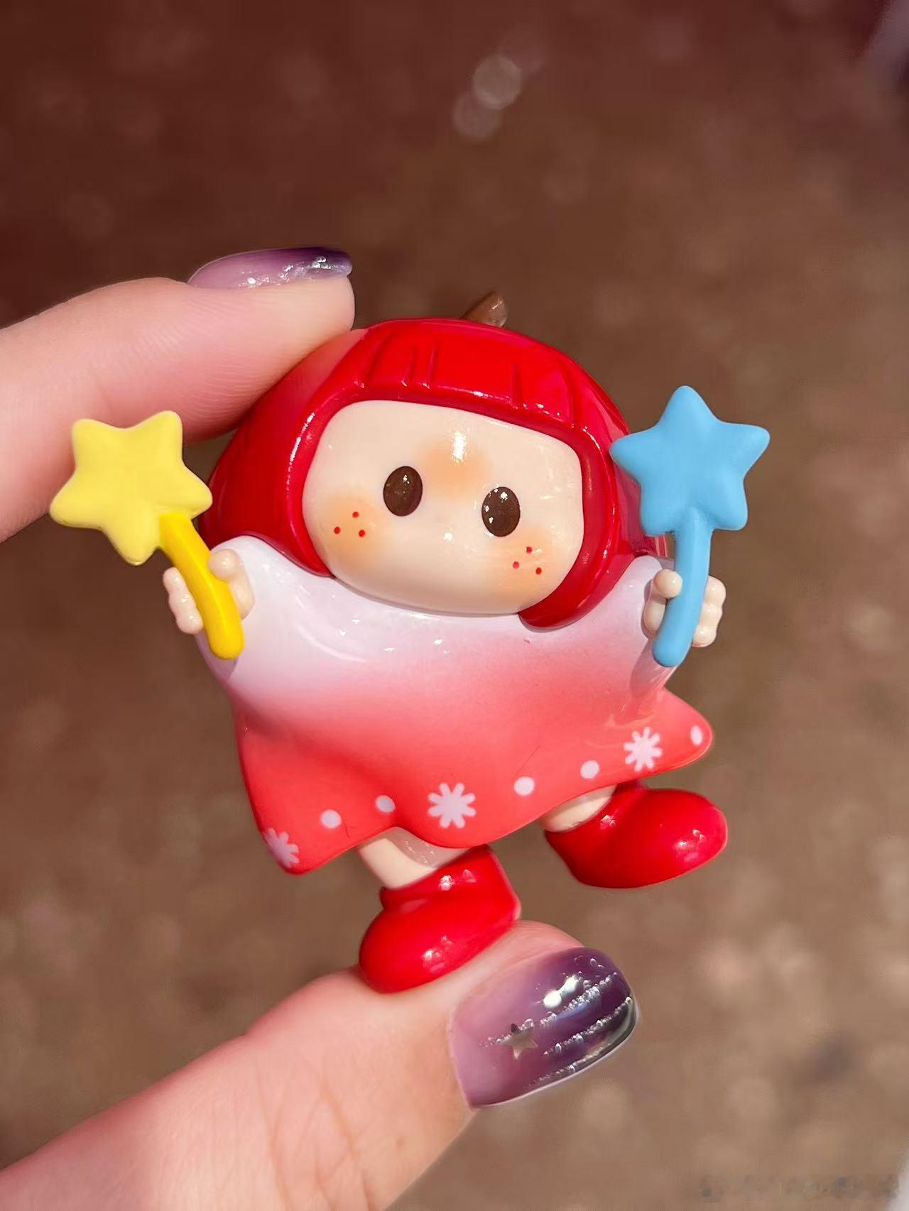 水果姐在上海也是无法抗拒YOYO的魅力！她居然一边买一边开心地拆盒，购物心情满分