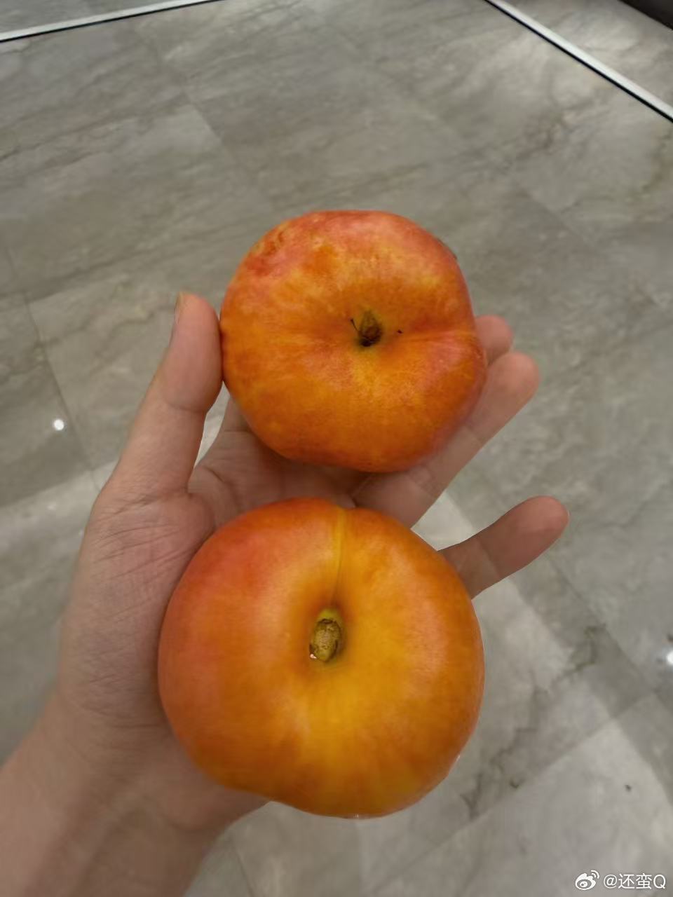 给朋友送桃吃 收货美评！！ 