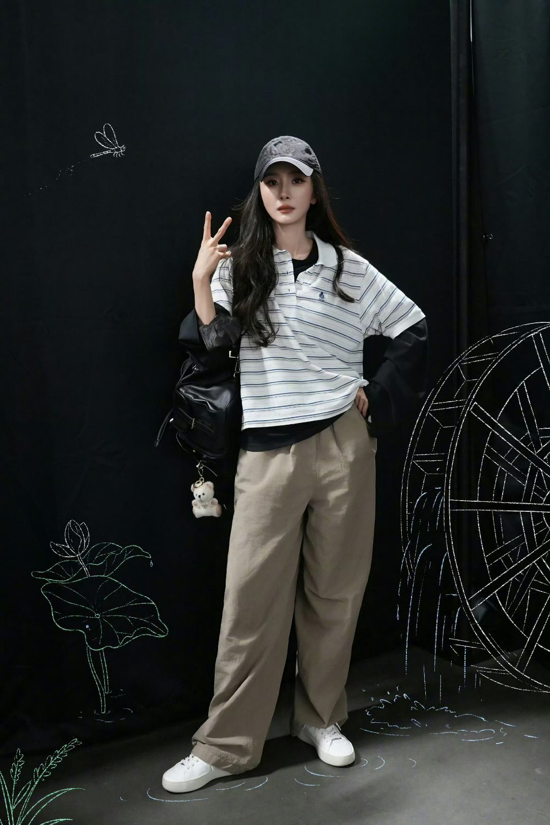 杨幂今天是强压嘴角的姐姐宠粉的事业型女王杨幂，连续三场活动5/22 —— PRA
