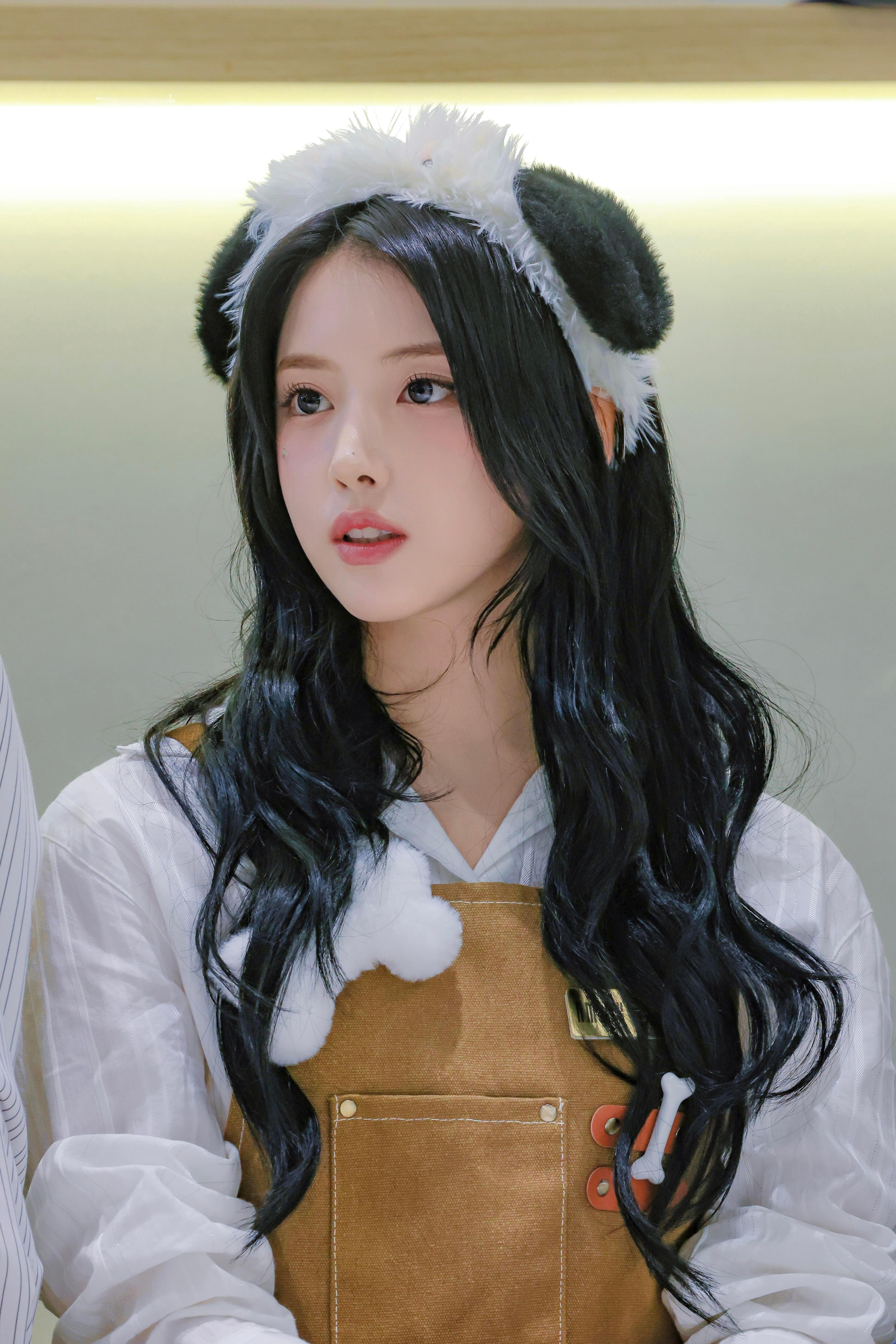 鸟系长相就是又俊美又精致 金智秀也是同款长相 一个Jiwoo一个Jisoo….?