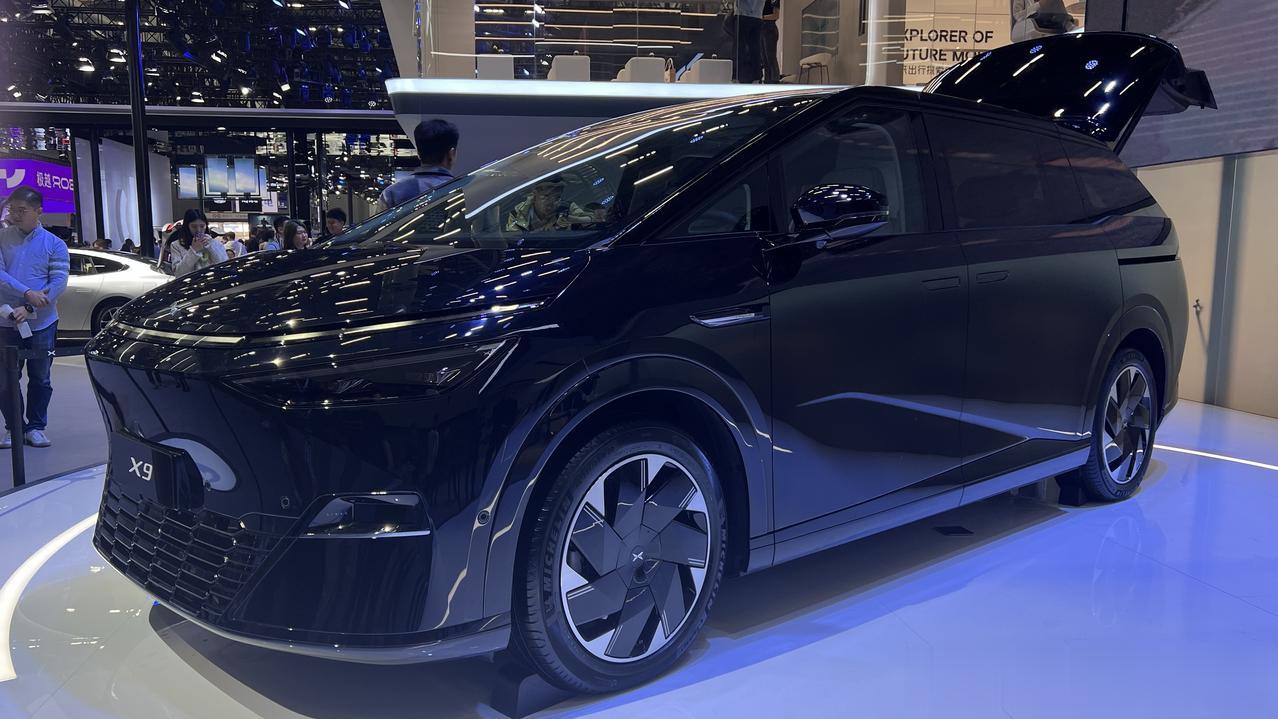 小鹏X9车展亮相#广州车展重磅首发##小鹏X9#
作为理想MEGA的最直接竞争对