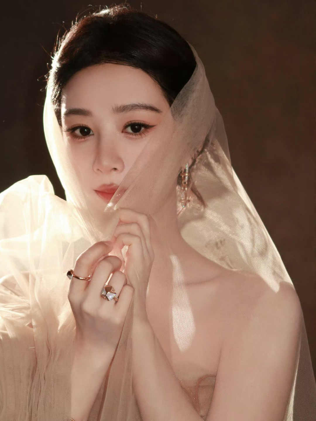 杨紫杨紫李祯yz杨紫家业镜头里的对视，哪怕是隔着屏幕，我也能感觉到你的灵魂炽热耀