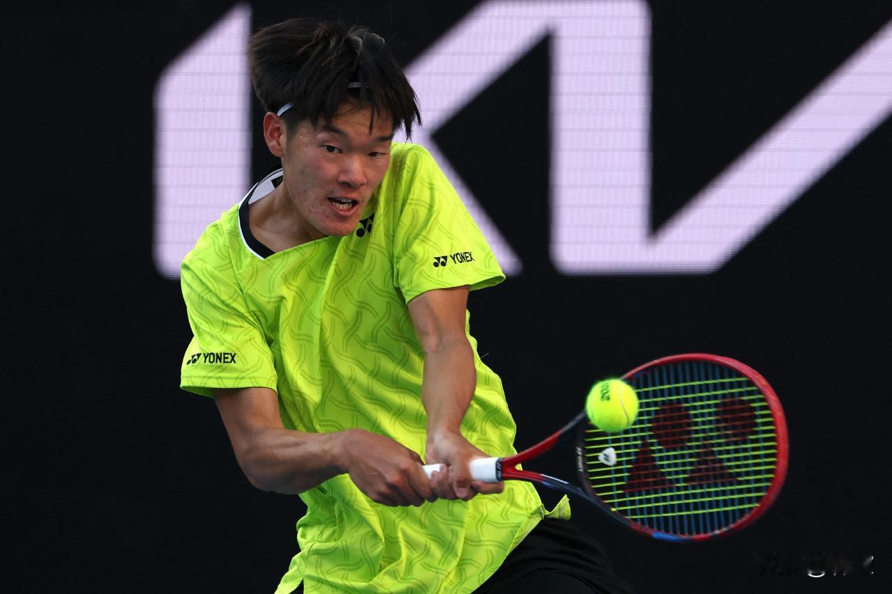 这个小郑，也很强[灵光一闪]
21岁的资格赛球员郑瑞在自己的巡回赛、大满贯以及澳