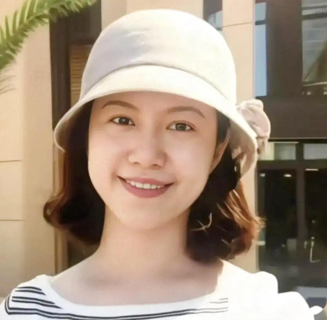 近几日，
翁帆因杨振宁去世后，
她也离开搬走住了20年的旧家。

大家都以为她会