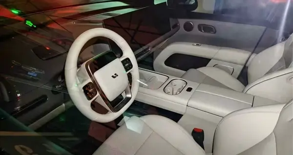 内饰抢先看 理想i6实车曝光：主攻年轻家庭用户