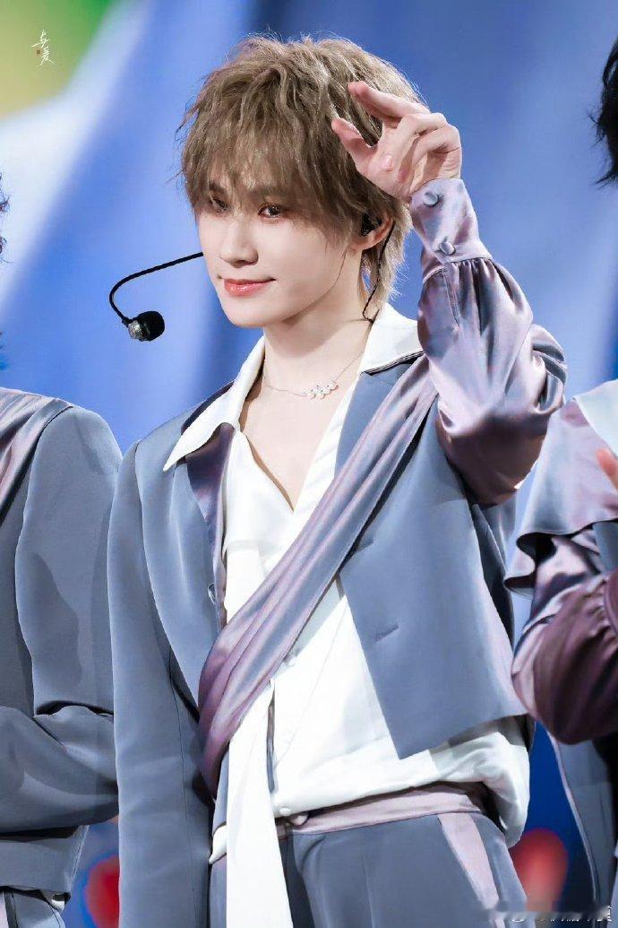 张真源一句“宝贝”，立刻让姚译添愣住，现场的气氛也变得更加有趣，真的是大有可看之