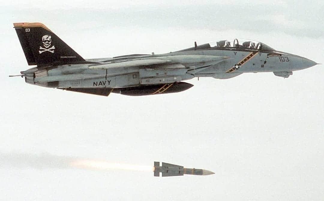 猫宁。VF-103海盗旗中队旗下F-14大猫投射不死鸟导弹瞬间 ​​​