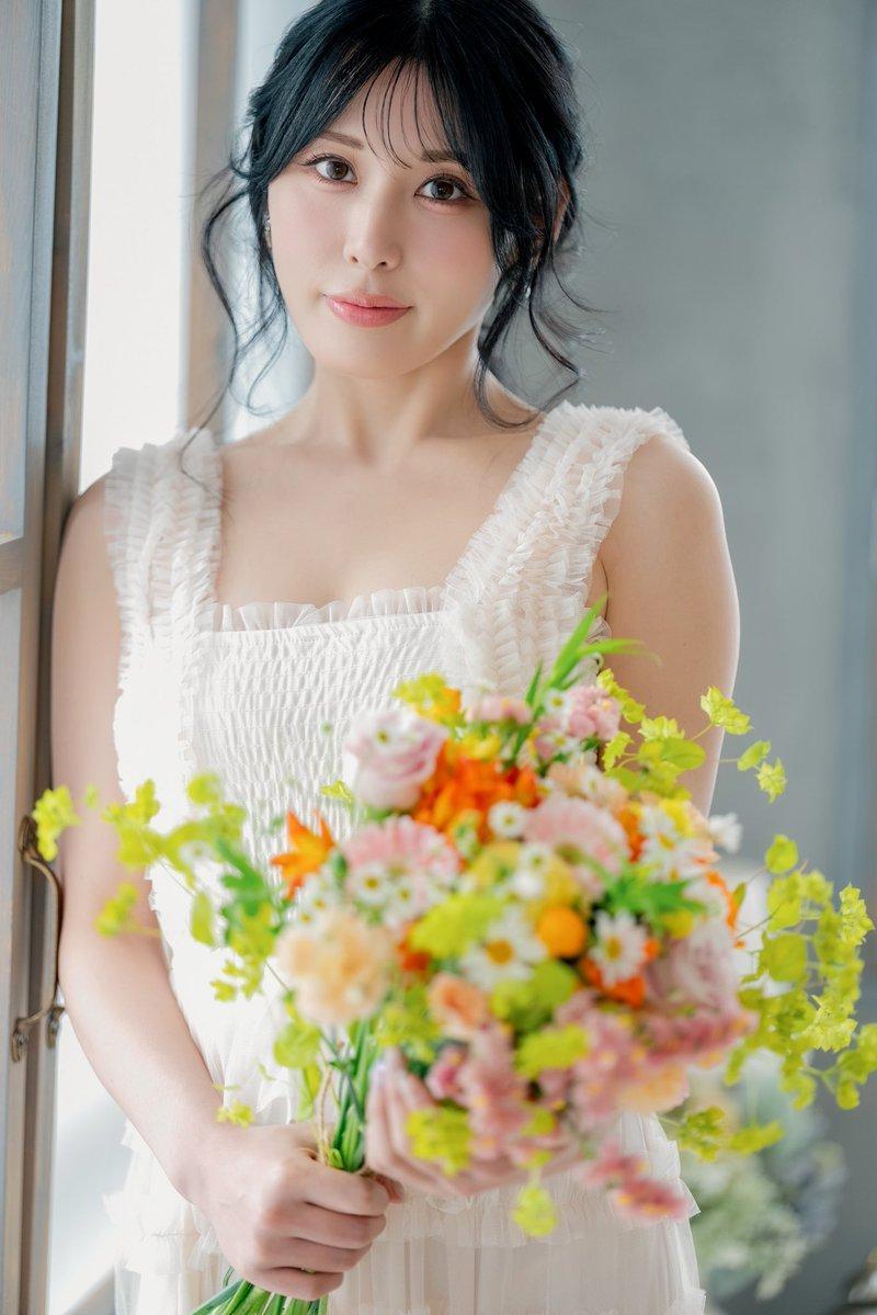 什么样的女人是气质女神？金松季步或许能给出答案。她就像时尚宇宙里划过的流星，自带